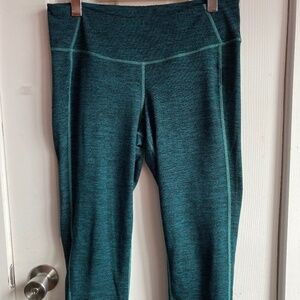 OLD NAVY ACTIVE CROPPED  LEGGINGS SIZE LARGE